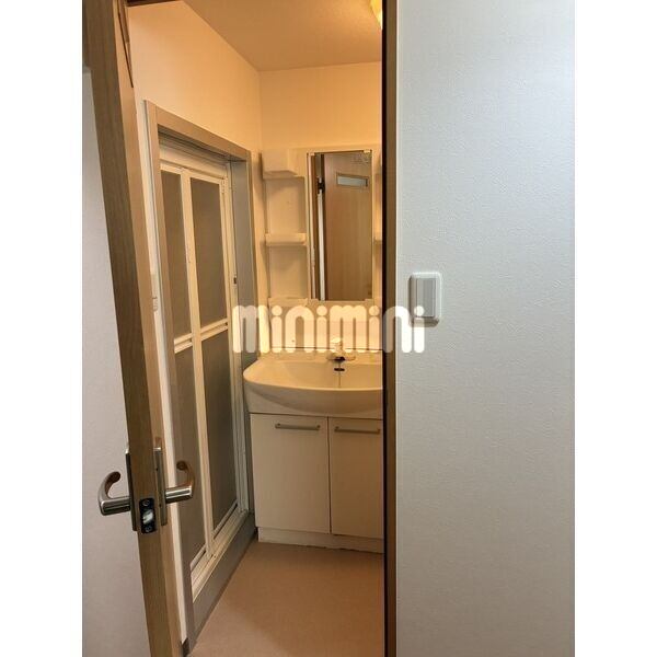 洗面設備　キッチン上部収納