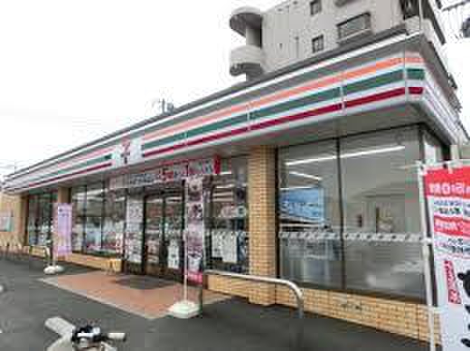 コンビニ　セブンイレブン坂戸泉町店（コンビニ）まで600m