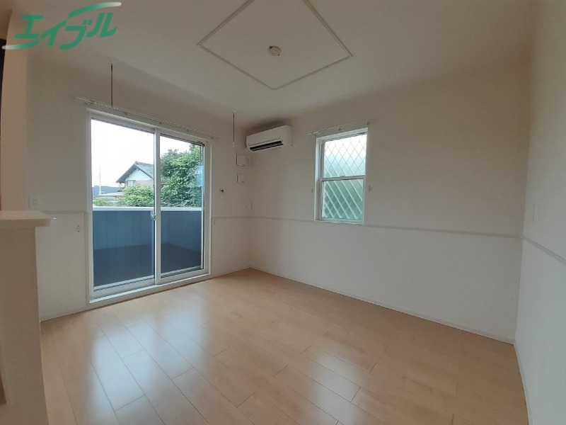 居室・リビング　同タイプ部屋写真です。