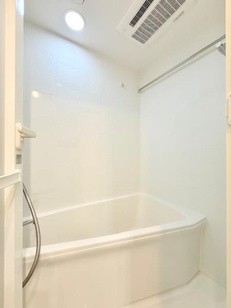 バス・シャワールーム　落ち着いた空間のお風呂です