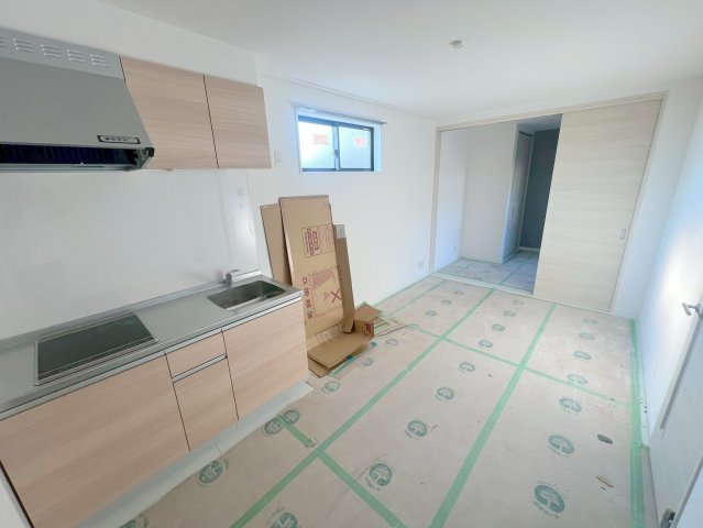 居室・リビング　明るく広々としたリビングです。