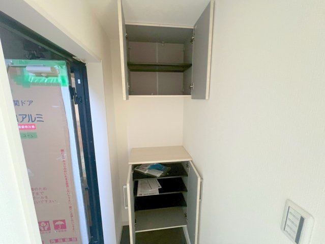 収納　大きいシューズボックスは靴がいっぱい入れれますね。