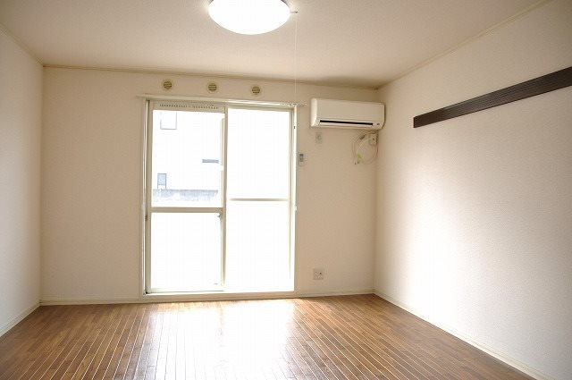 居室・リビング　洋室8畳