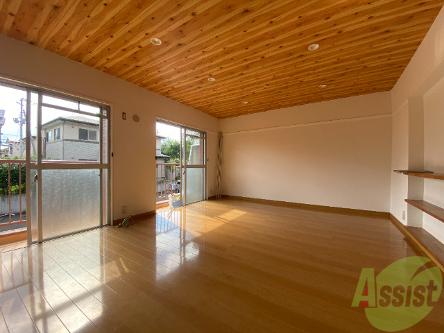 居室・リビング　日当りの良い、広めのお部屋となっております