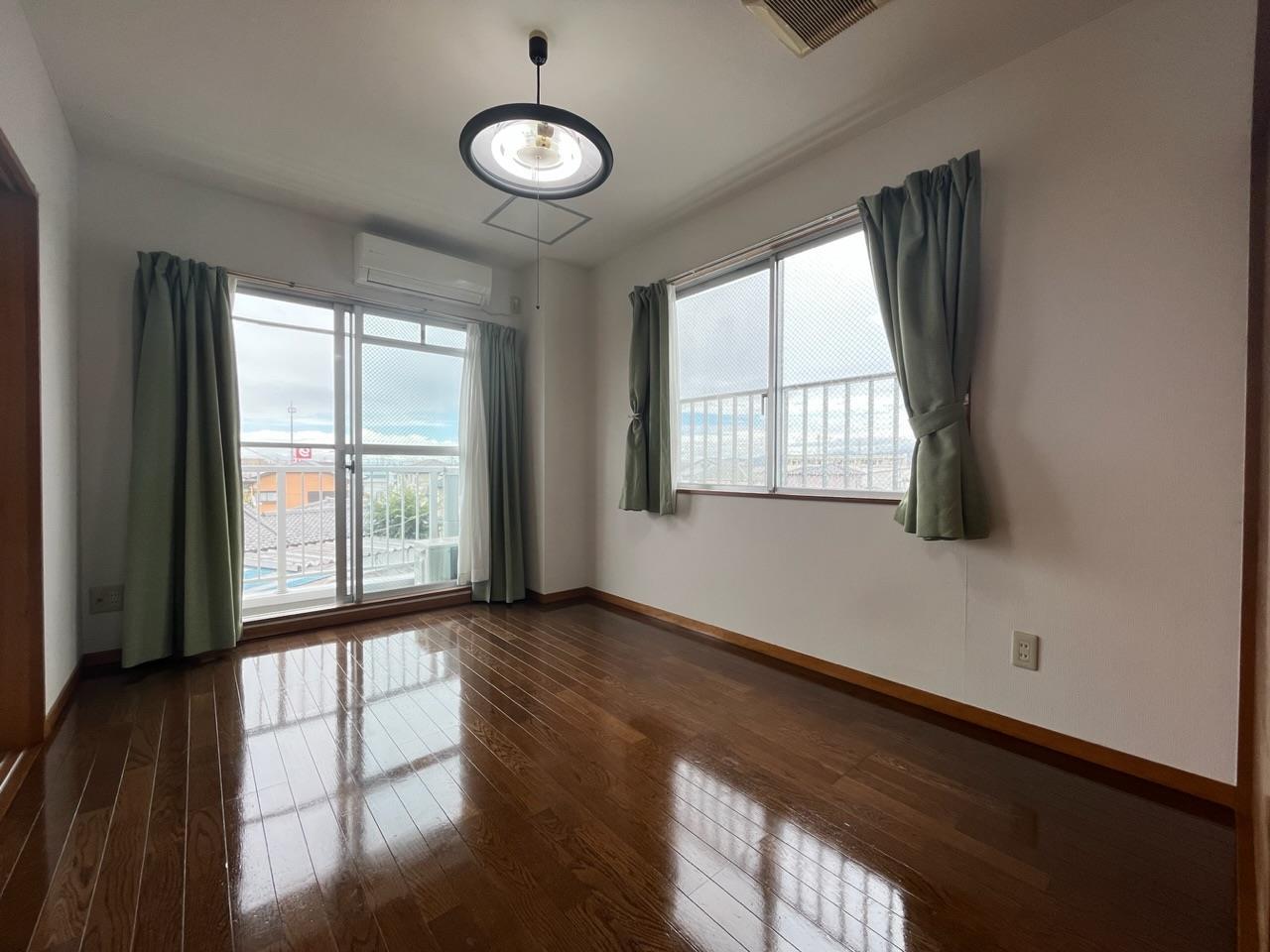 居室・リビング　洋室（302）