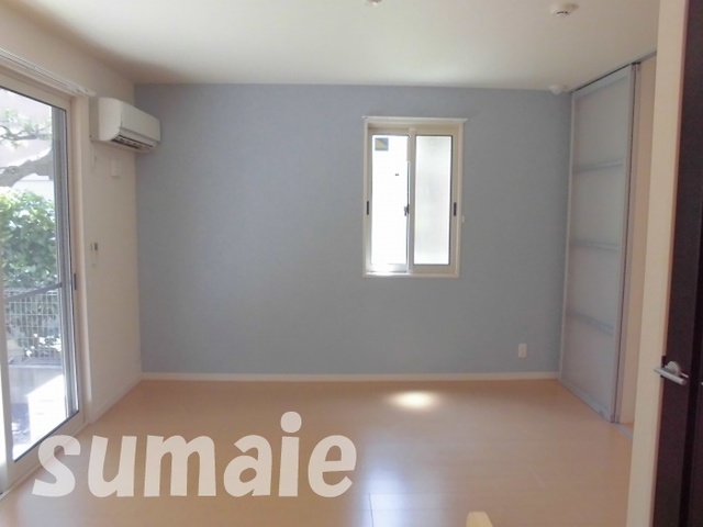 居室・リビング　明るいリビング。