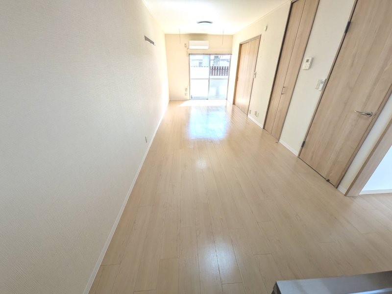 居室・リビング　2面採光で明るいです