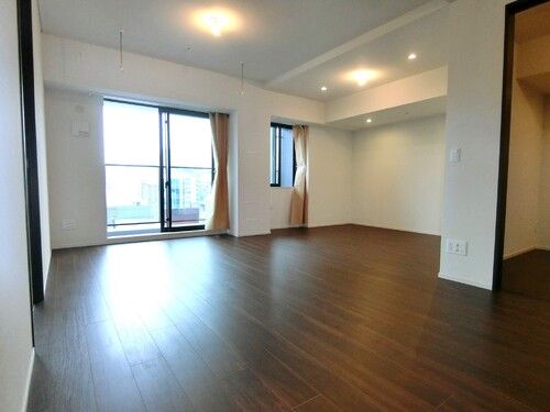 居室・リビング　こちらのリビングで趣味の時間をお楽しみください