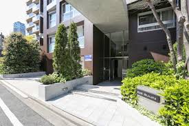 エントランス　落ち着いたエントランスです