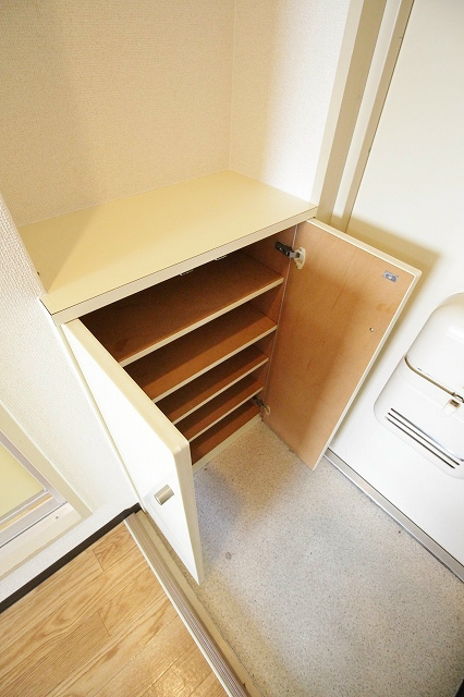 収納　シューズボックス