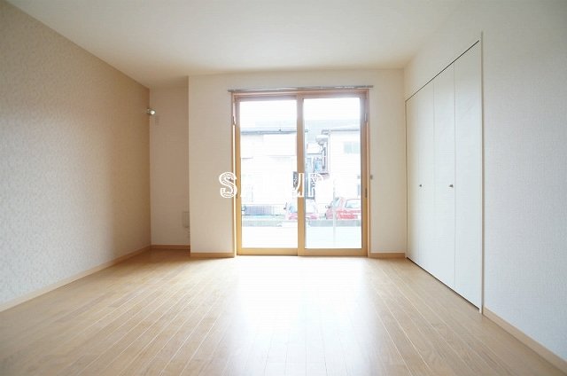 居室・リビング　使いやすい形の為、レイアウトを楽しめます♪