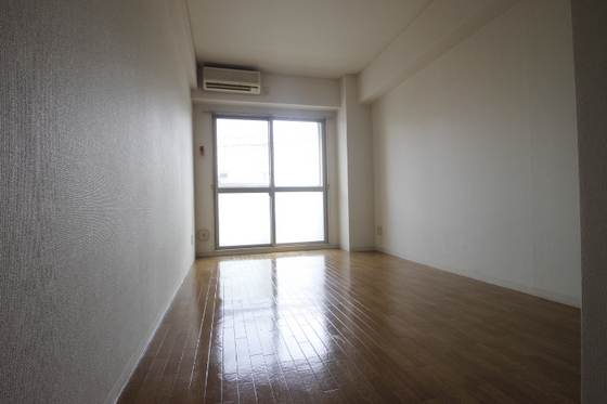 居室・リビング　※別号室の写真です