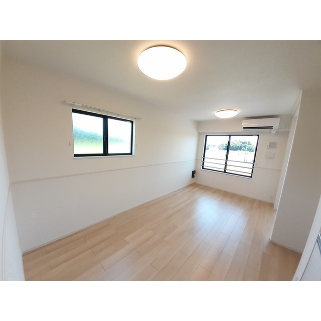 居室・リビング　※別部屋にて撮影写真有