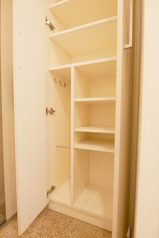 収納　おしゃれな内装です