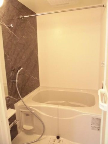 バス・シャワールーム　落ち着いた空間のお風呂です