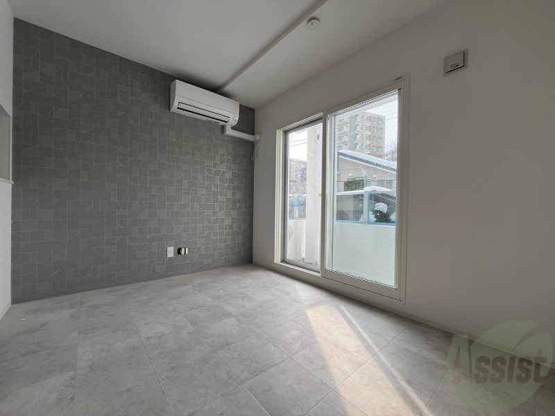 その他部屋・スペース　寝室はこちらです。光が差し込む、温かみのあるお部屋です。