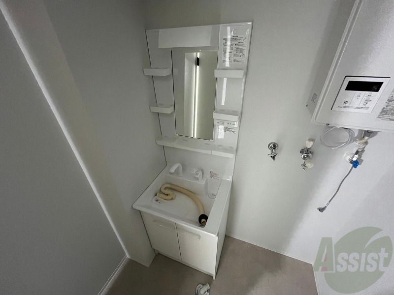 洗面設備　独立洗面台です。大きくてよいですね。シャンプーもできます！