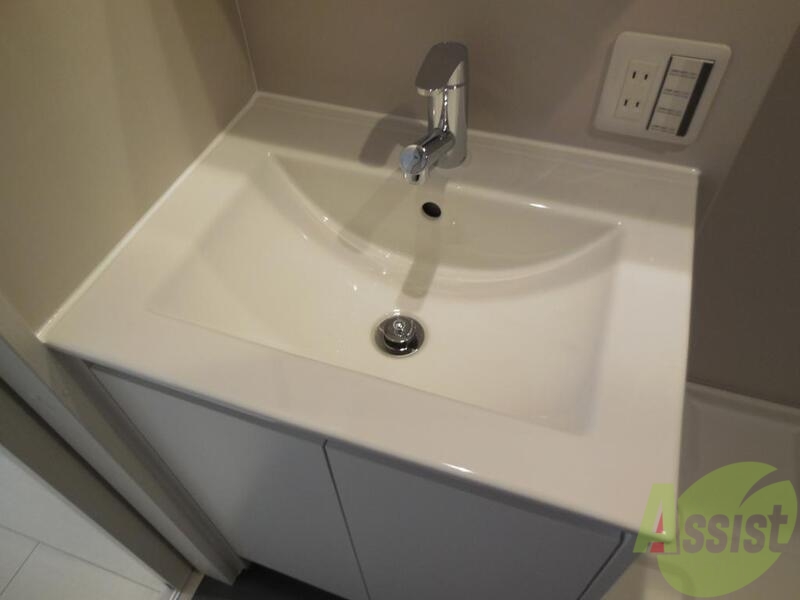 洗面設備　お洒落れな独立洗面台、身だしなみにも気合が入ります