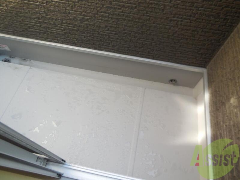 バルコニー　一週間分の洗濯も干せちゃいます。一服もできますよ