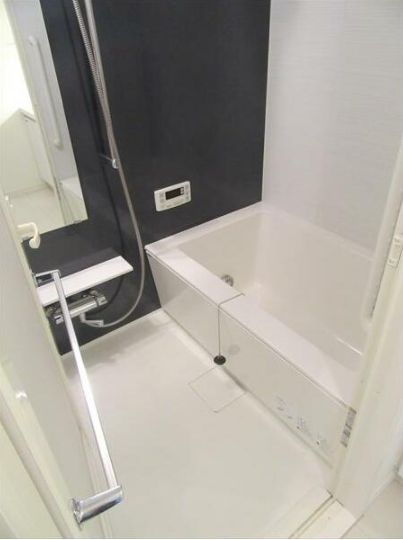 バス・シャワールーム　コンパクトで使いやすいお風呂です