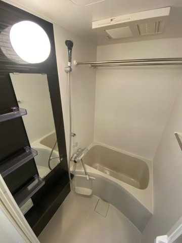 バス・シャワールーム　コンパクトで使いやすいお風呂です