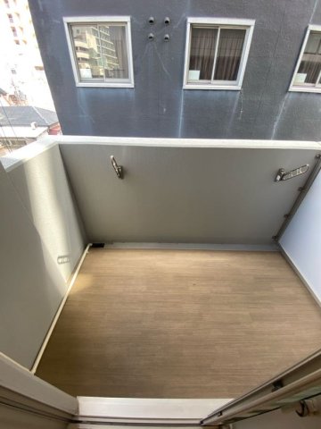 バルコニー　外からの目が気にならないバルコニーで洗濯物が干せます