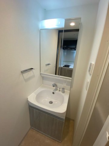 洗面設備　スペースが確保できる洗面所です