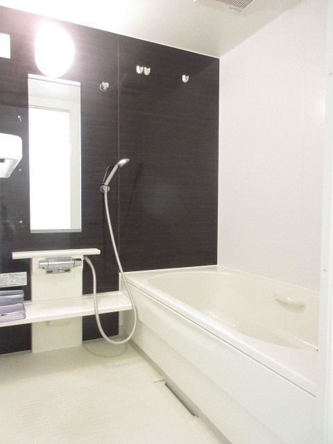 バス・シャワールーム　★１坪バス：ゆったりと寛げます★