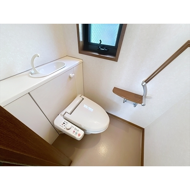 トイレ　快適なシャワートイレです