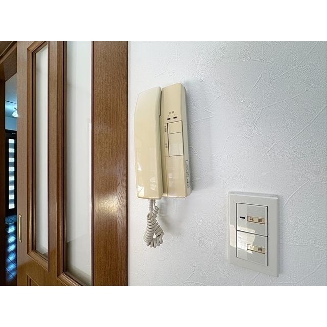 セキュリティ　来客はインターホンで応対