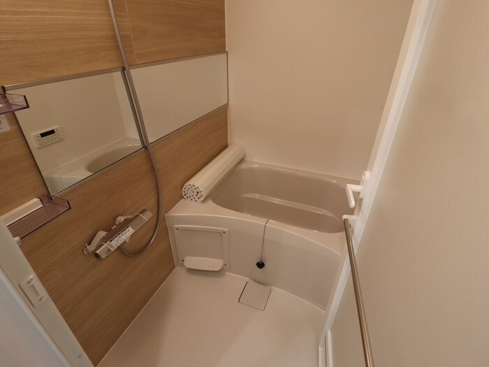 バス・シャワールーム　追い焚き給湯式浴室（浴室換気乾燥機付）