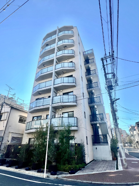 建物外観　白を基調とした外観