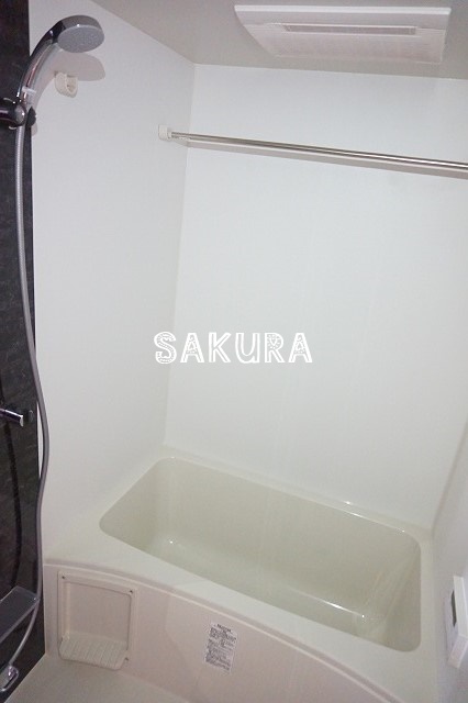 バス・シャワールーム　嬉しい追い焚き・浴室乾燥機付きです♪