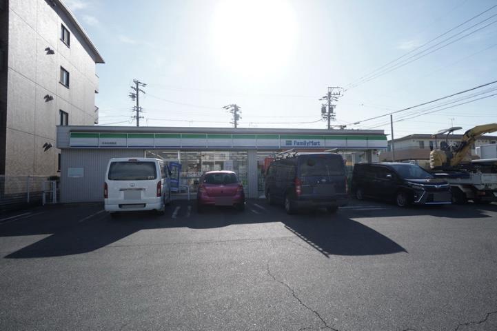 コンビニ　ファミリーマート（コンビニ）まで1095m