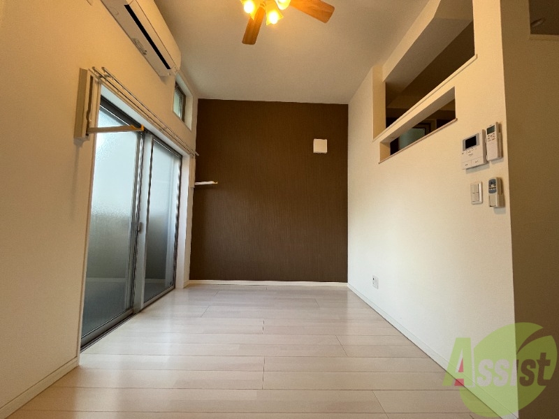 居室・リビング　こちらは生活のメインとなる洋室になります。