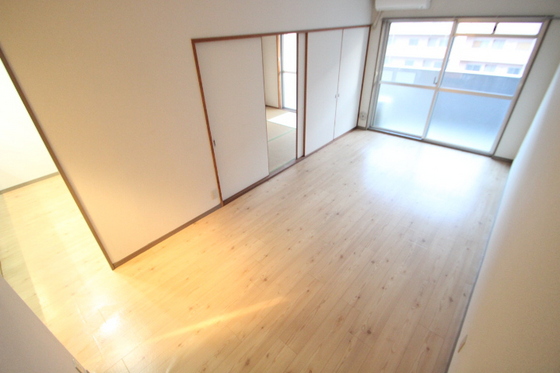 居室・リビング　※別号室の写真です