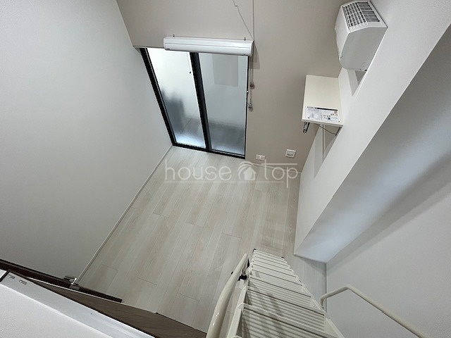 居室・リビング　◆ロフトから見た洋室です♪