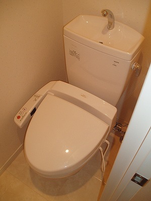 トイレ　温水洗浄便座