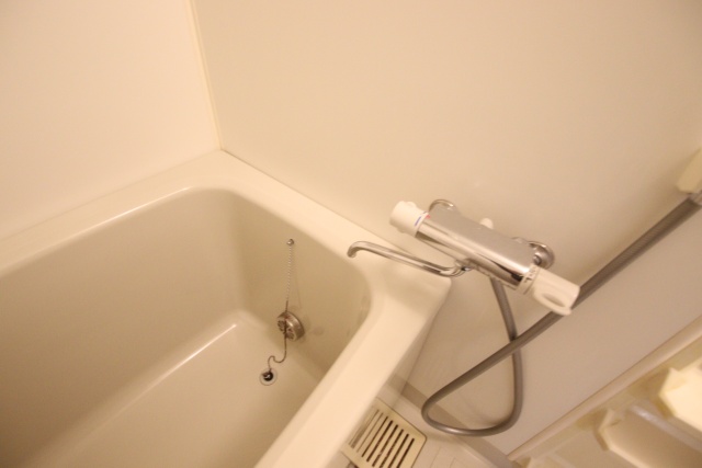 バス・シャワールーム　※別部屋の参考写真のため、現状優先です。