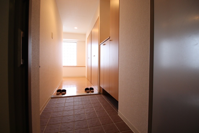 玄関　※別部屋の参考写真のため、現状優先です。