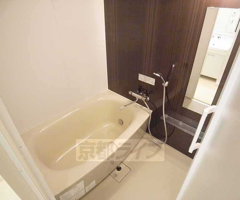 バス・シャワールーム　高級感のあるお風呂です。