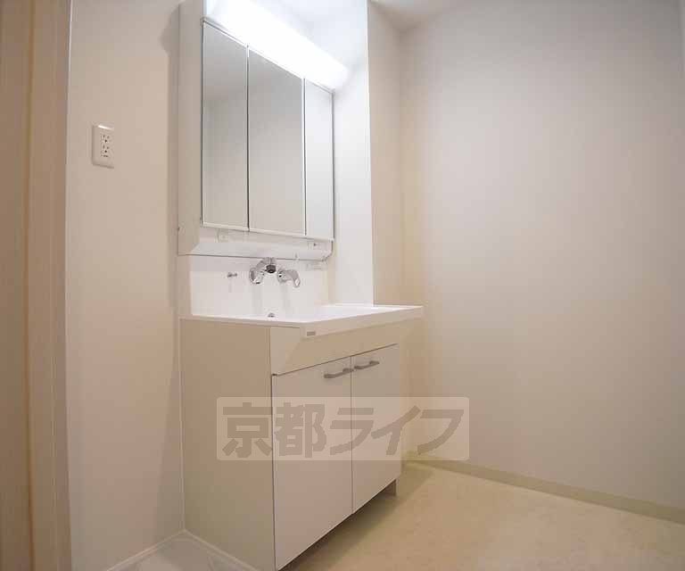 洗面設備　独立洗面台です。