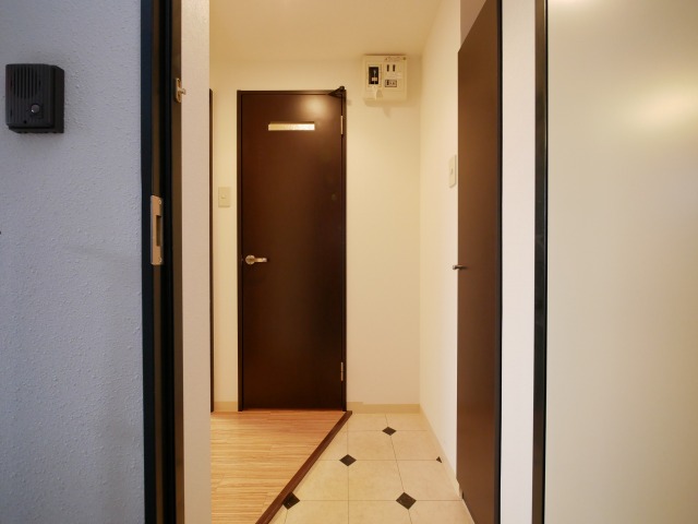 玄関　玄関にはシューズボックスが設置されています！