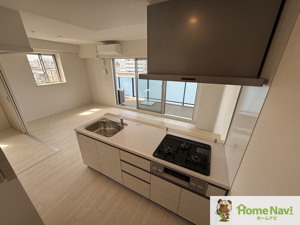 キッチン　3口コンロのシステムキッチン