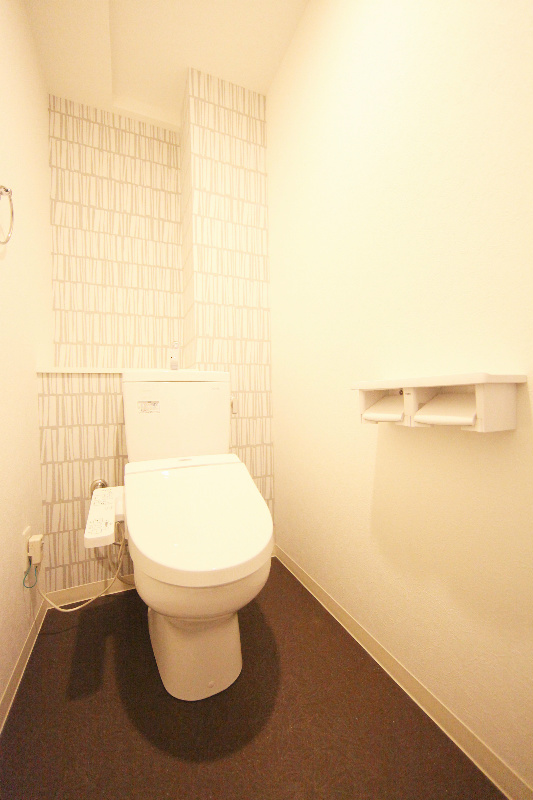 トイレ　温水洗浄便座付き