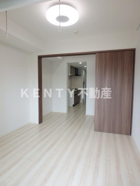 居室・リビング　こちらのリビングで趣味の時間をお楽しみください