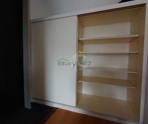 収納　日信ビル