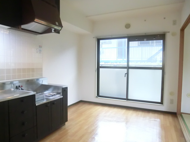 居室・リビング　明るいリビングで家族団欒してみませんか。