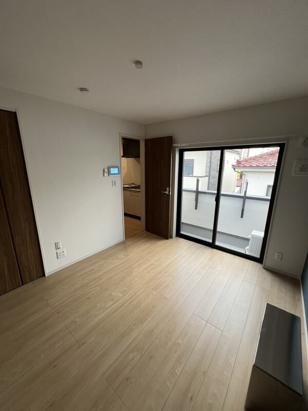 居室・リビング　☆明るい洋室☆