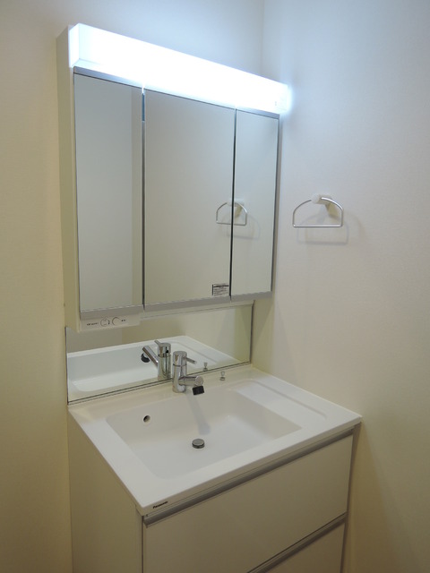 洗面設備　★三面鏡付き独立洗面台★